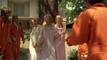 uump4.cc_处女之死/折翼天使 The.Virgin.Suicides.1999.720p.Bluray.x264.DTS-HDC 5.47G