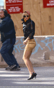 Kate Hudson in a tight mini skirt 